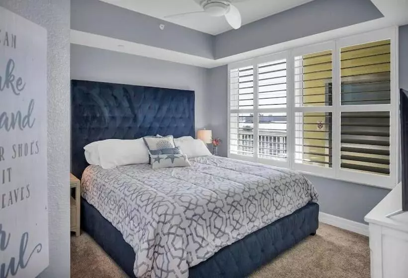 Waterfront  3br   2kings  Pool Balcony   Beach