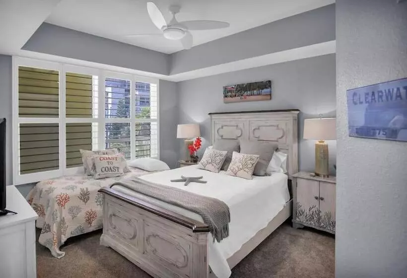 Waterfront  3br   2kings  Pool Balcony   Beach