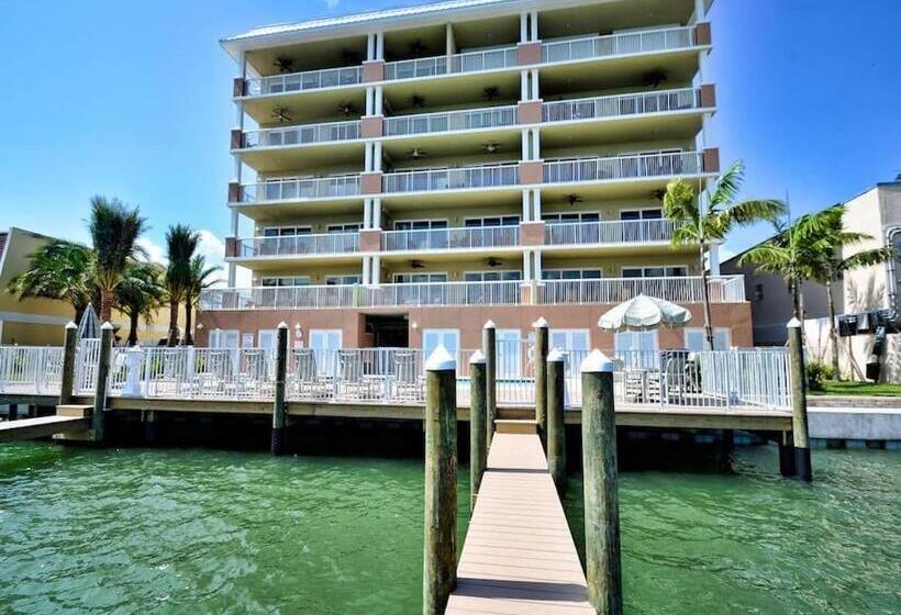 Waterfront 3br 2kings Pool Balcony Beach