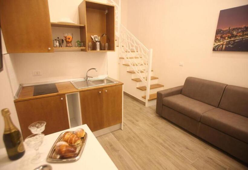 تختخواب و صبحانه Garibaldi Station 2punto0