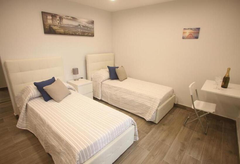 تختخواب و صبحانه Garibaldi Station 2punto0