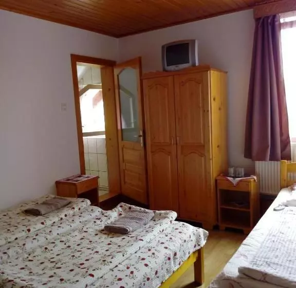 تختخواب و صبحانه Ibolya Imola