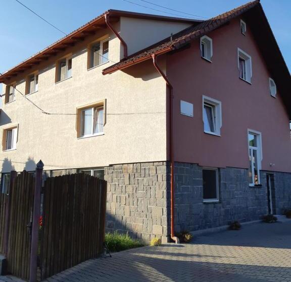 Bed and Breakfast Ibolya Imola