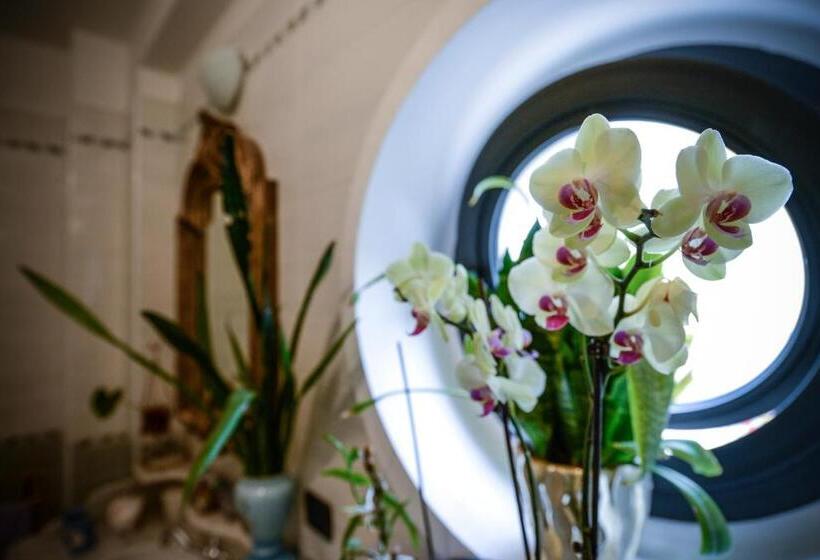 تختخواب و صبحانه Il Giardino Incantato