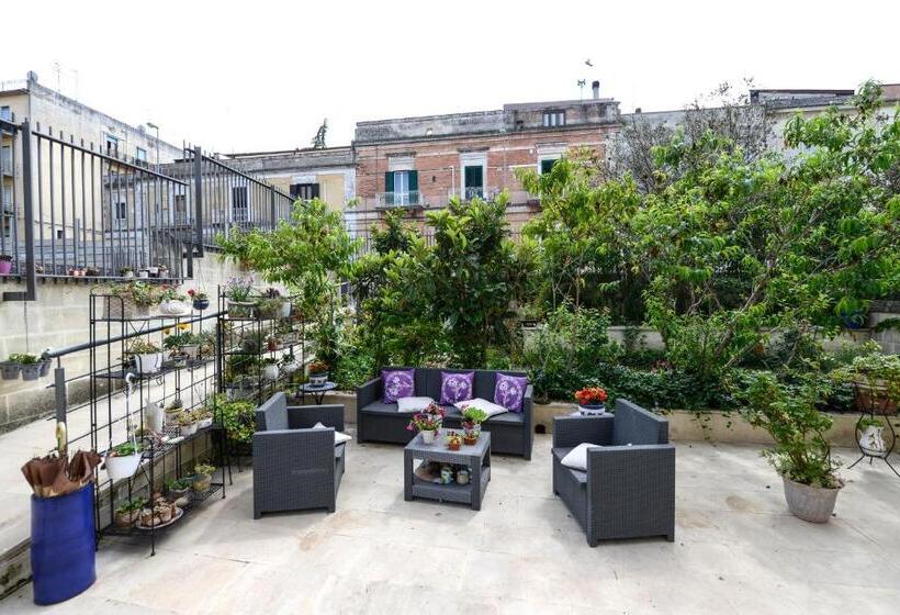 تختخواب و صبحانه Il Giardino Incantato