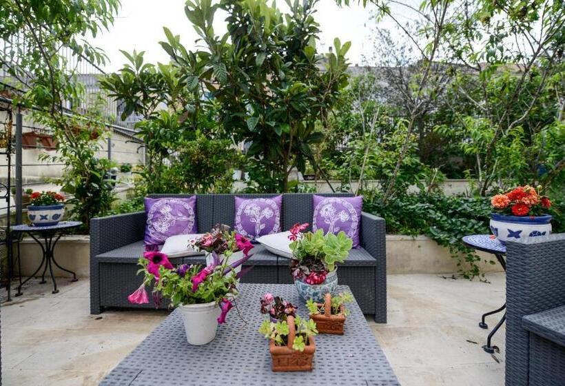 تختخواب و صبحانه Il Giardino Incantato