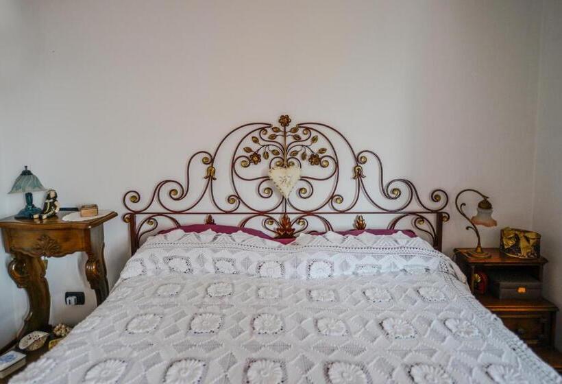 تختخواب و صبحانه Il Giardino Incantato