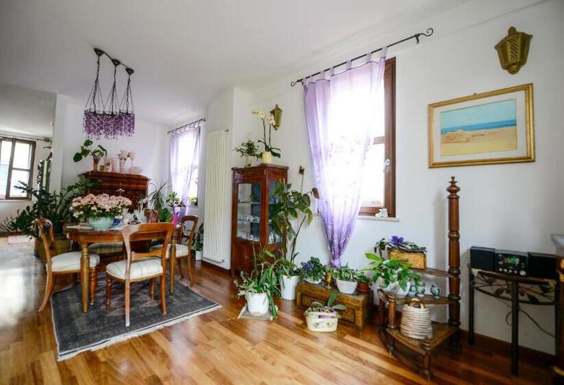 تختخواب و صبحانه Il Giardino Incantato