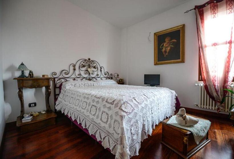 تختخواب و صبحانه Il Giardino Incantato