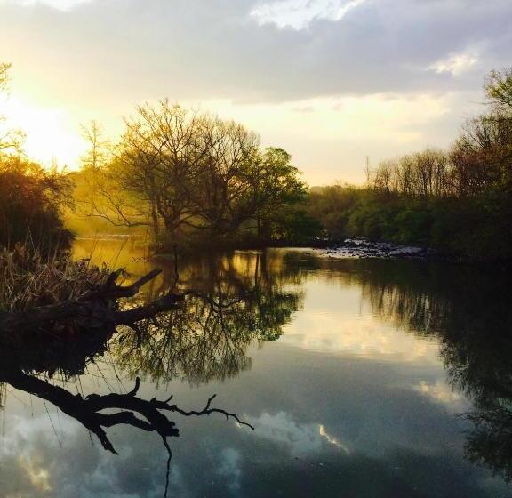 膳宿费 A Boat House