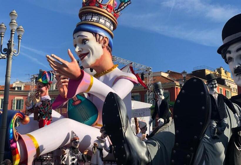 تختخواب و صبحانه Aba Luxury B E B Nice