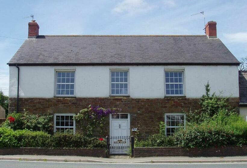 Bed and Breakfast Claw House