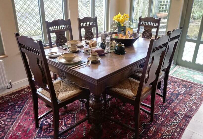 Bed and Breakfast Claw House