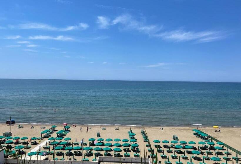 Domus Lavinia   Levante     Anzio