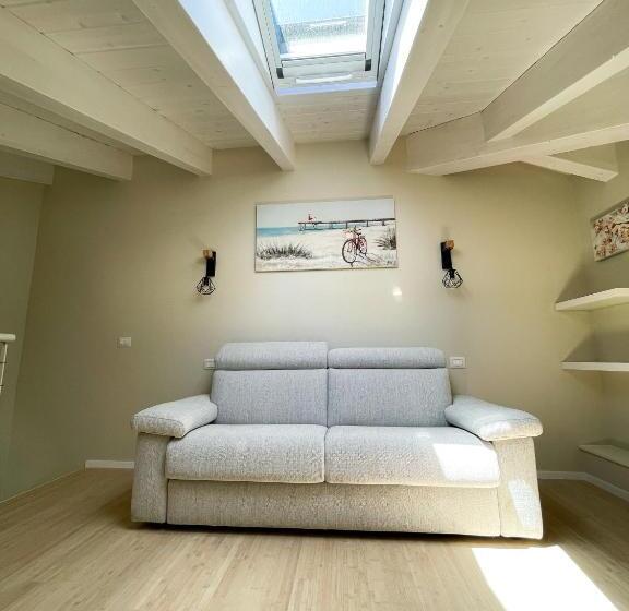 Domus Lavinia   Levante     Anzio