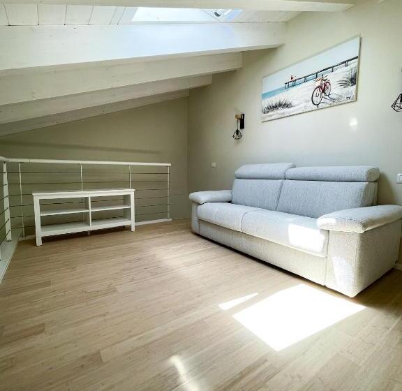 Domus Lavinia   Levante     Anzio