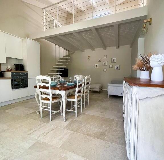 Domus Lavinia   Levante     Anzio