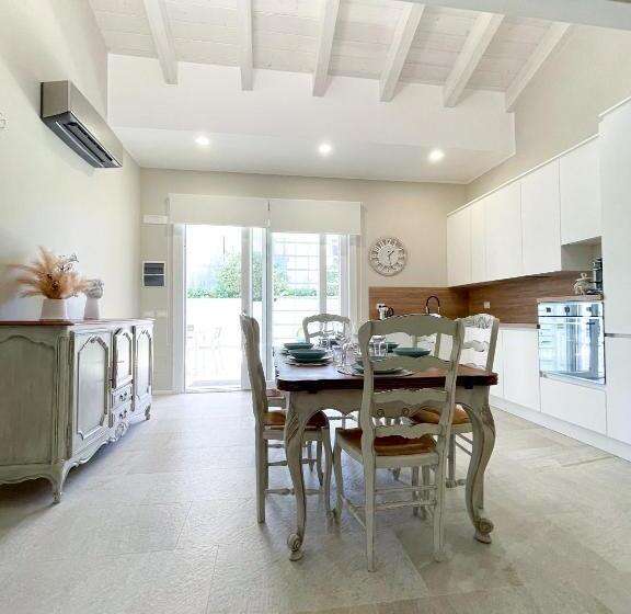 Domus Lavinia   Levante     Anzio