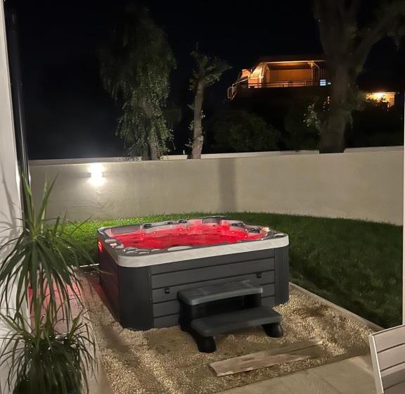 Domus Lavinia   Levante     Anzio