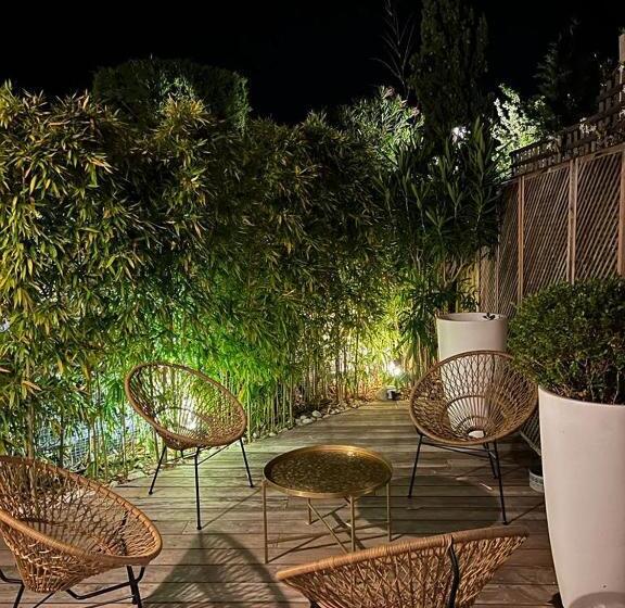 L’atypique : 2 Chambres // Piscine // Parking