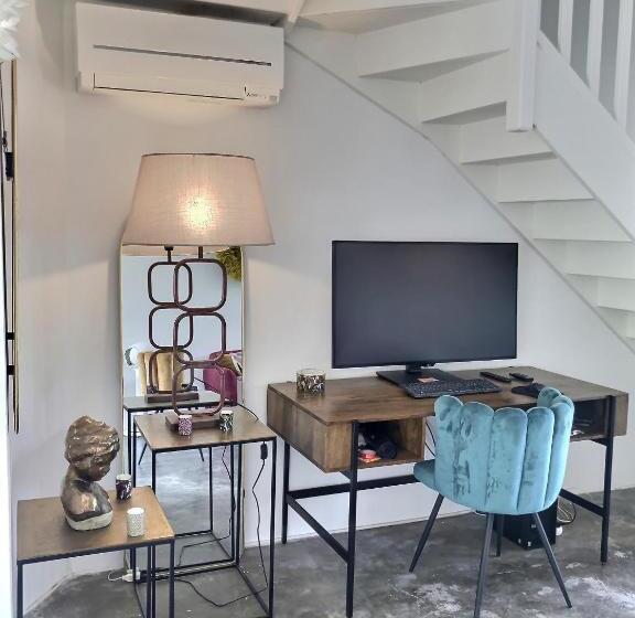 L’atypique : 2 Chambres // Piscine // Parking