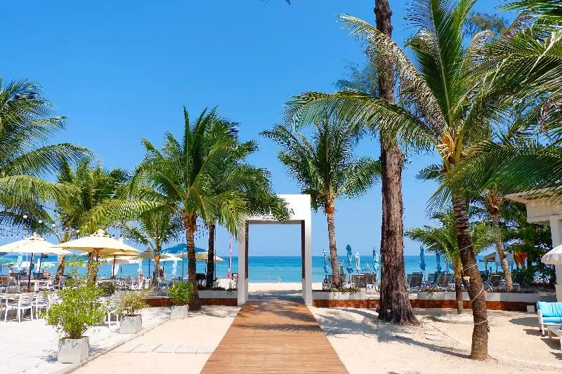 ホテル Arinara Beach Resort Phuket   Sha Extra Plus