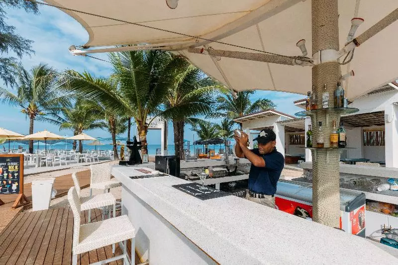 ホテル Arinara Beach Resort Phuket   Sha Extra Plus