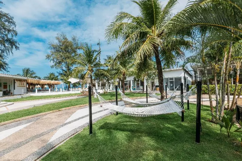 ホテル Arinara Beach Resort Phuket   Sha Extra Plus