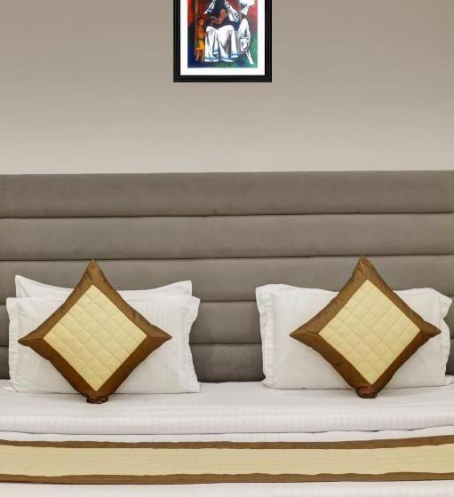 Hotel S B Inn   Near New Delhi Railway Station Paharganj