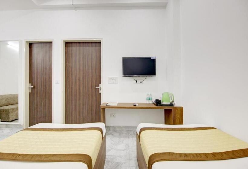 Hotel S B Inn   Near New Delhi Railway Station Paharganj