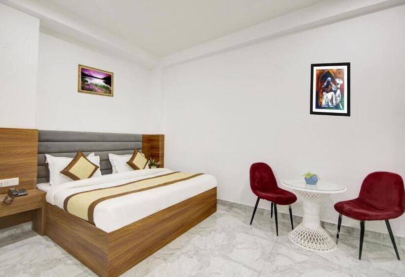 Hotel S B Inn   Near New Delhi Railway Station Paharganj