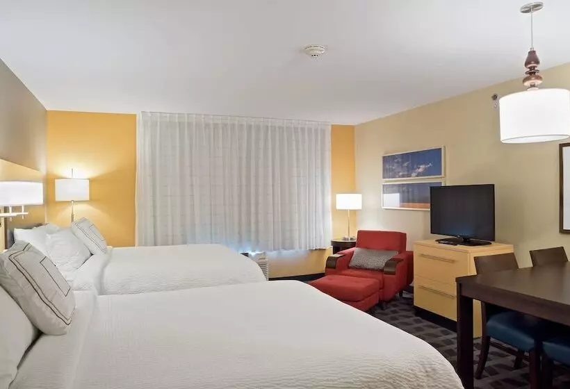 هتل Towneplace Suites By Marriott Garden City
