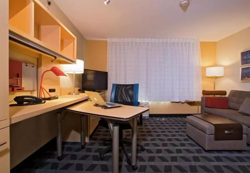 هتل Towneplace Suites By Marriott Garden City