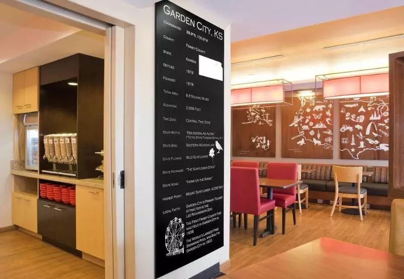 هتل Towneplace Suites By Marriott Garden City