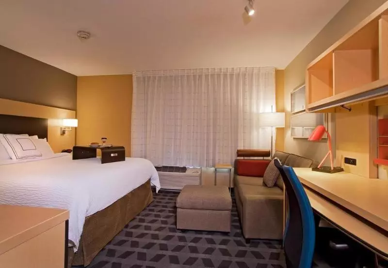 هتل Towneplace Suites By Marriott Garden City