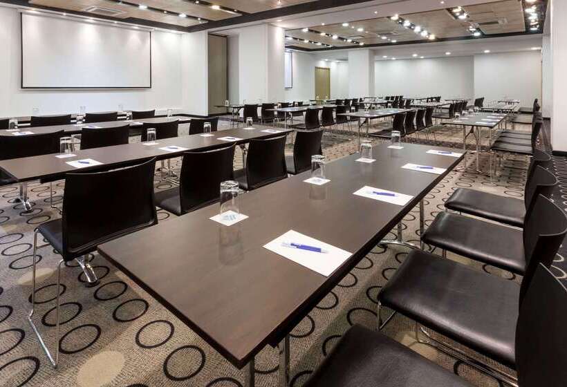 בית מלון כפרי Wyndham Bogota