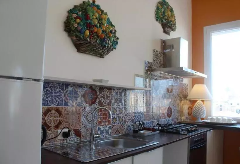 تختخواب و صبحانه La Maison Del Sole