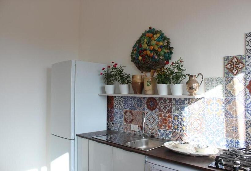 تختخواب و صبحانه La Maison Del Sole