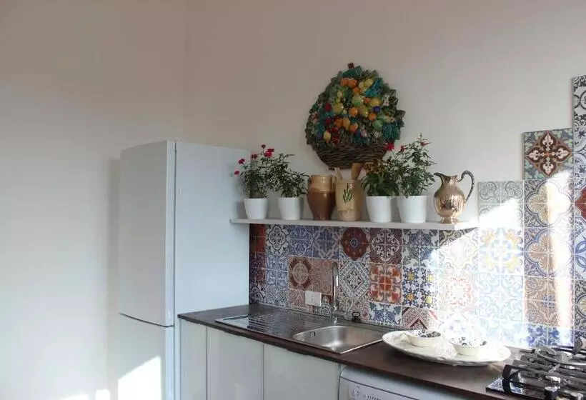 تختخواب و صبحانه La Maison Del Sole