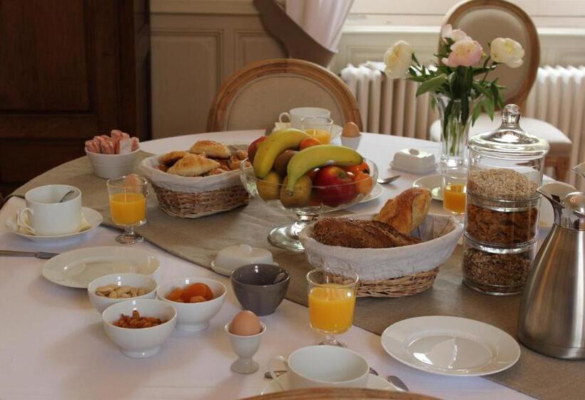 تختخواب و صبحانه Le Grand Arbre