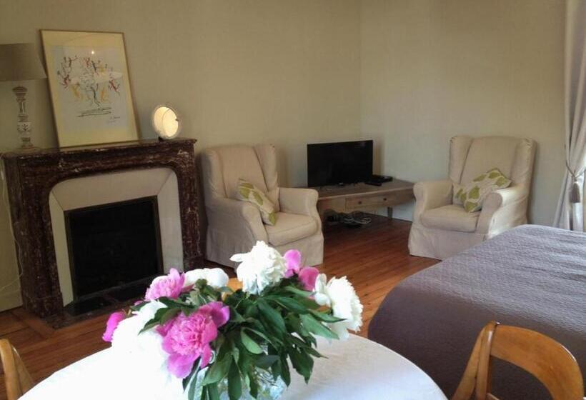 تختخواب و صبحانه Le Grand Arbre