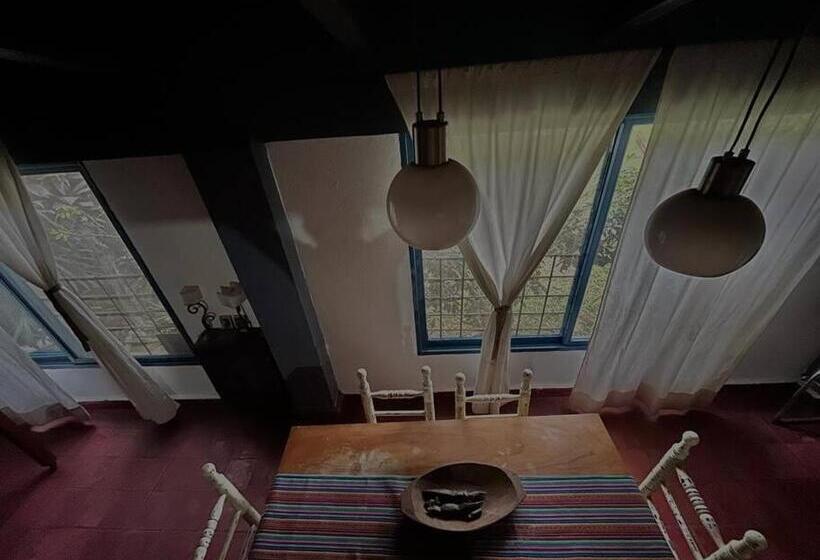 Casa De Huéspedes La Escondida