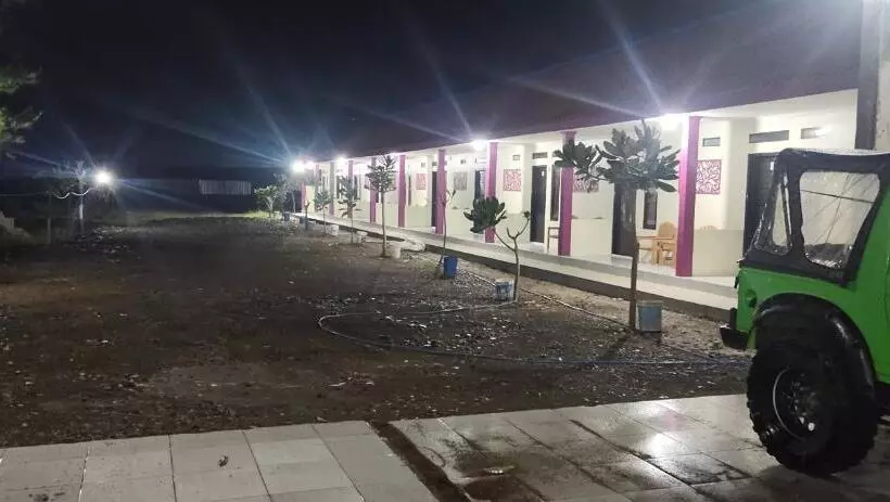 Majatalo Penginapan Karanglaut Sayangheulang