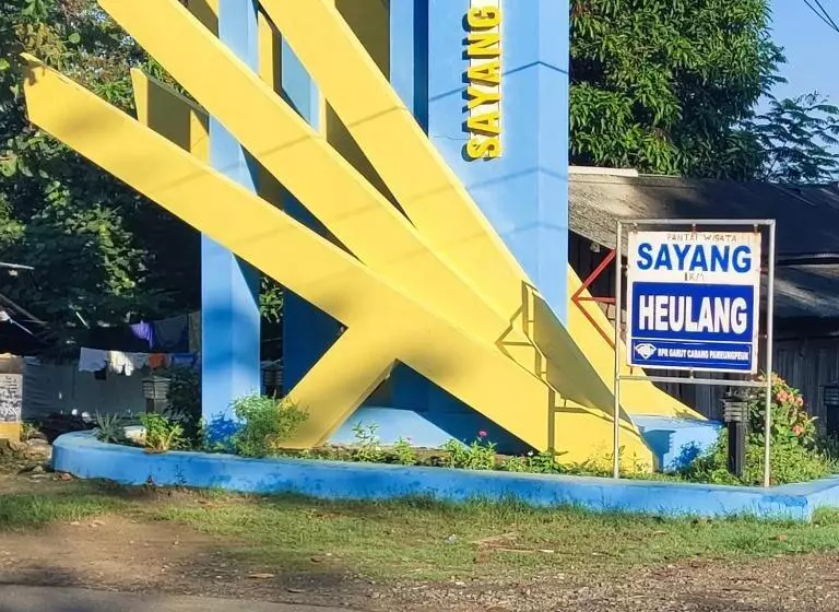 Majatalo Penginapan Karanglaut Sayangheulang