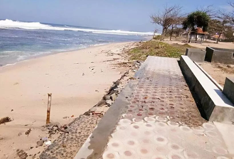 Majatalo Penginapan Karanglaut Sayangheulang