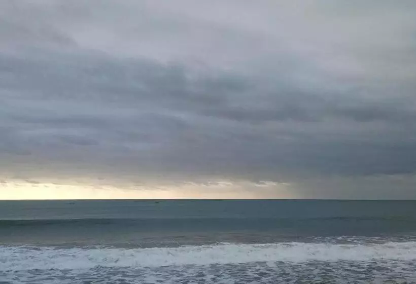 Majatalo Penginapan Karanglaut Sayangheulang