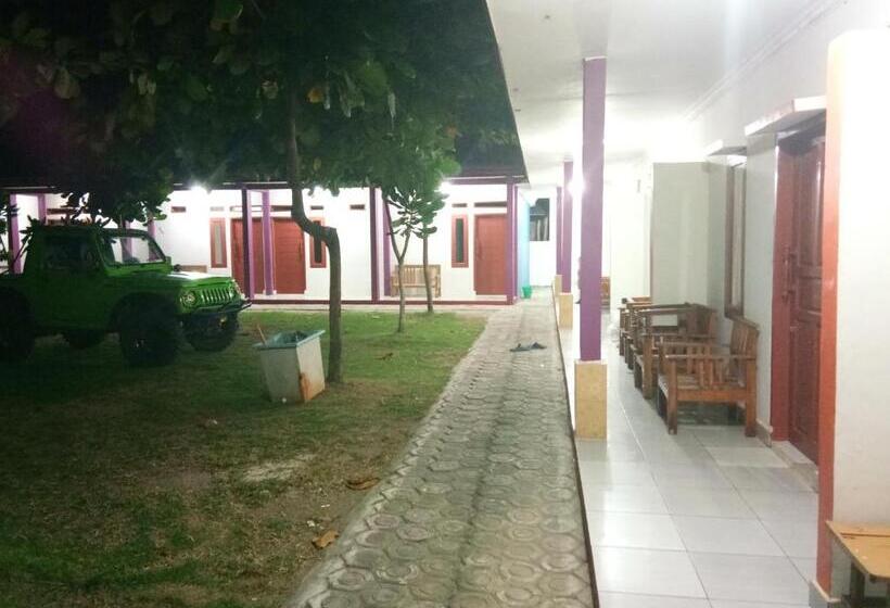 Pensão Penginapan Karanglaut Sayangheulang