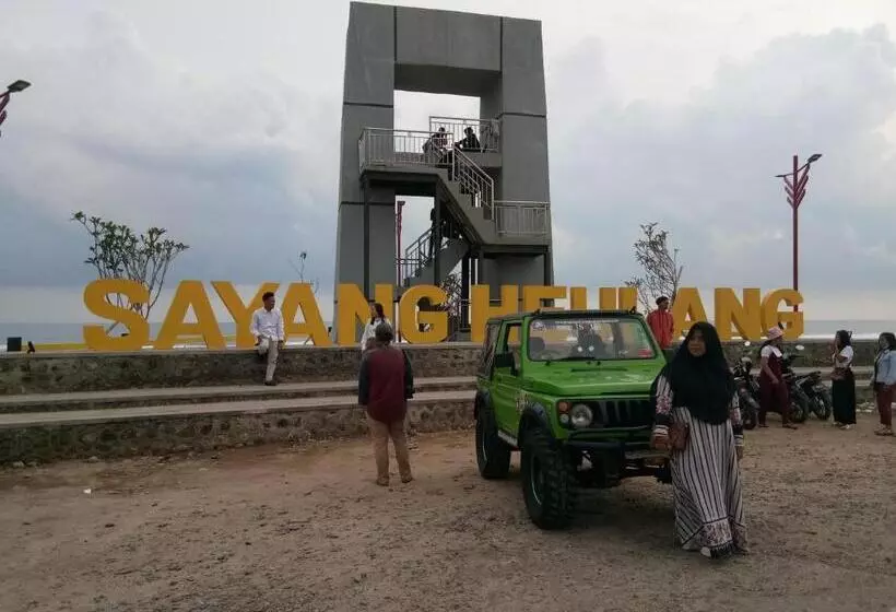 Majatalo Penginapan Karanglaut Sayangheulang