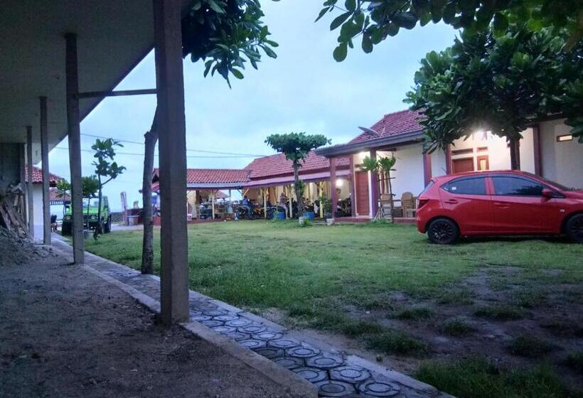 Pensão Penginapan Karanglaut Sayangheulang