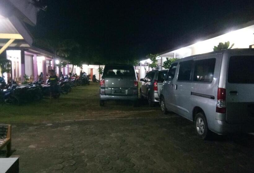 Pensão Penginapan Karanglaut Sayangheulang